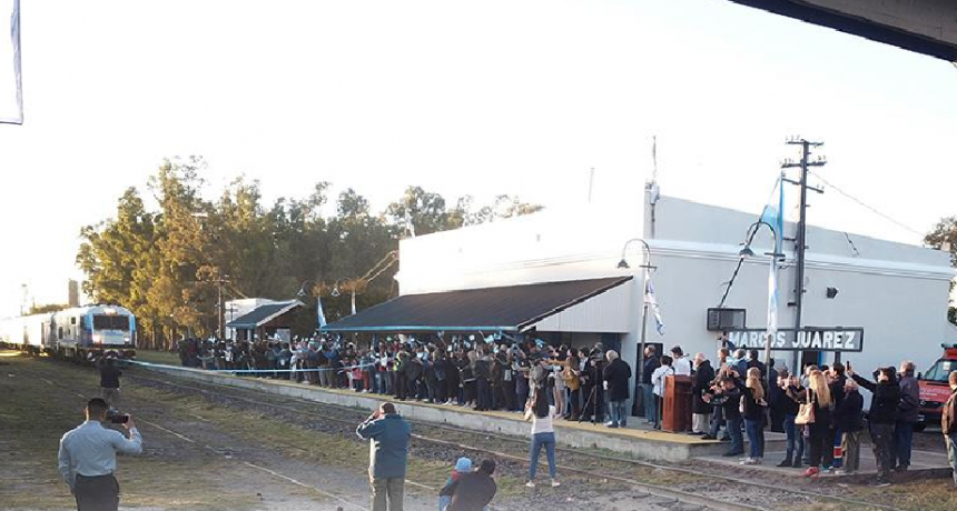 Desde que el tren pasa por Marcos Juàrez se registraron 400 viajes en los primeros 15 días y por semana viajan más de 100 personas