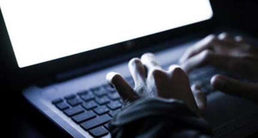 Profesor de Leones detenido tras acosar por Internet a un chico de Hernando