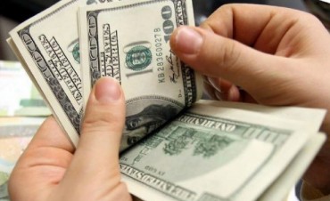 El dólar volvió a tomar impulso y alcanzó los 17,18 pesos