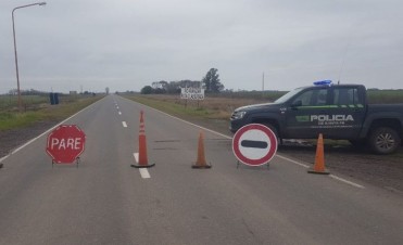 La Policía Vial continúa con el corte y los desvíos sobre la RP 90 a la altura de Melincué