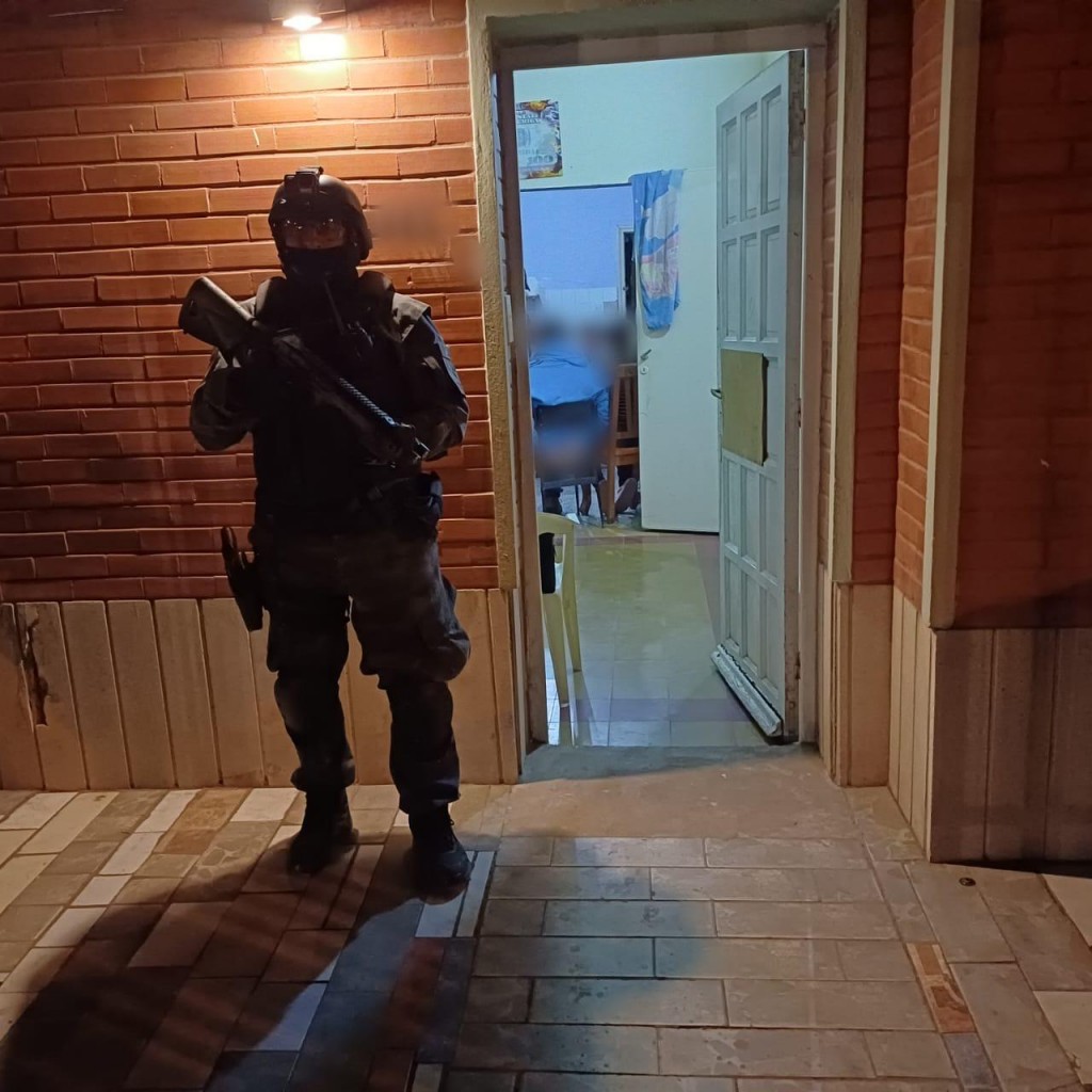 MORTEROS: PERRO DE LA FPA HALLÓ COCAÍNA ESCONDIDA EN UNA CAMPERA. DOS HERMANOS DETENIDOS