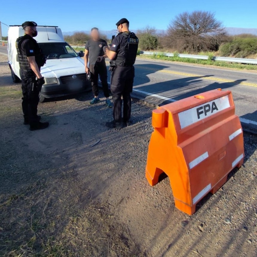 CONTROLES VEHICULARES: FPA SECUESTRÓ ESTUPEFACIENTES EN EL LÍMITE CON LA PROVINCIA DE SAN LUIS