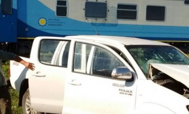 Una pick up impactó contra un tren de pasajeros en Armstrong