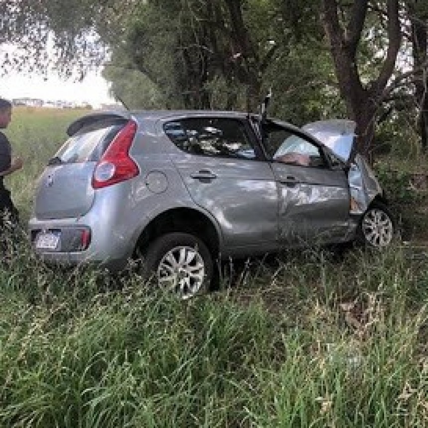 Justiniano Posse : Un vehículo despistó en ruta 3