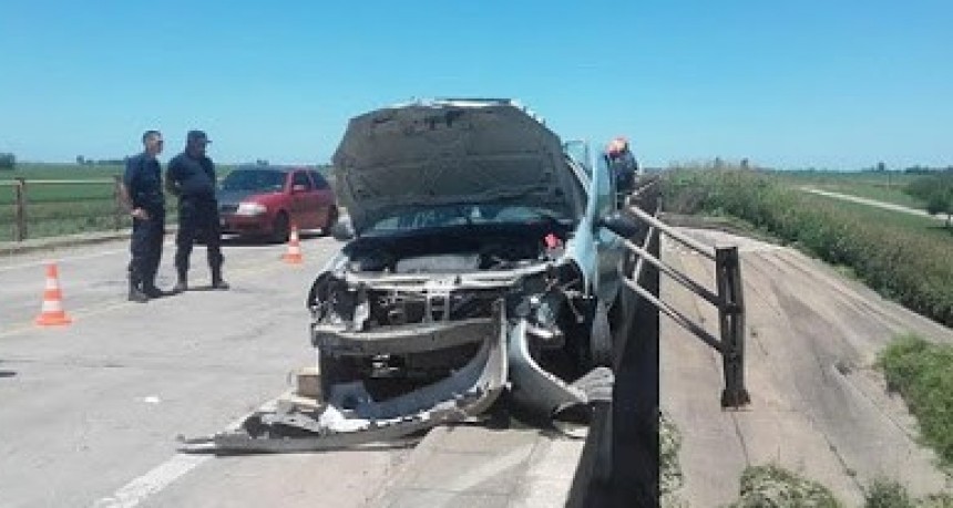 Despiste de un automóvil en puente de Ruta 178