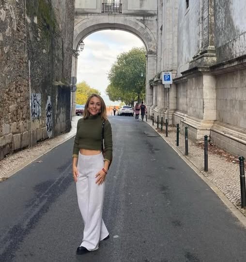 Comunicación telefónica con Vanesa Crisis. 